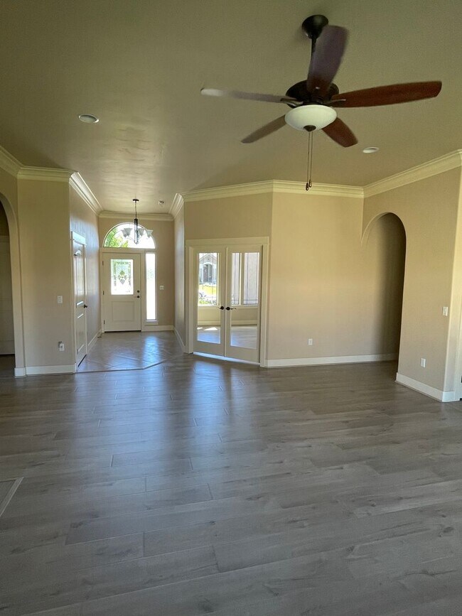 Building Photo - Beautiful House in Horn Rapids
