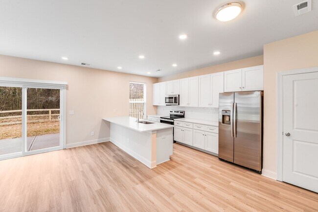 Building Photo - 645 Brookwood St