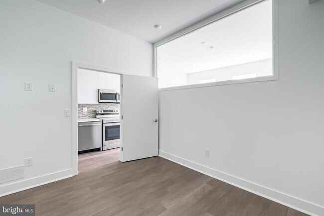 Building Photo - 813 N Broad St