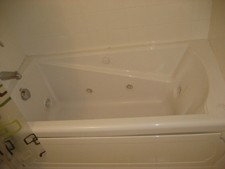 Building Photo - 6435 Green Valley Cir