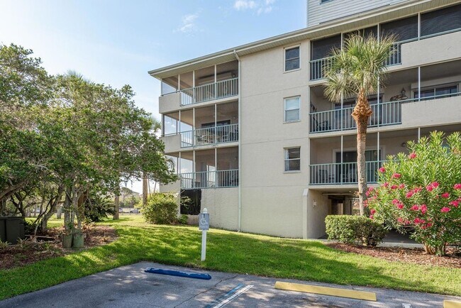 Building Photo - 5557 Sea Forest Dr