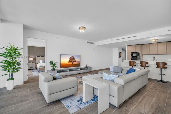 Building Photo - 900 N Ocean Blvd