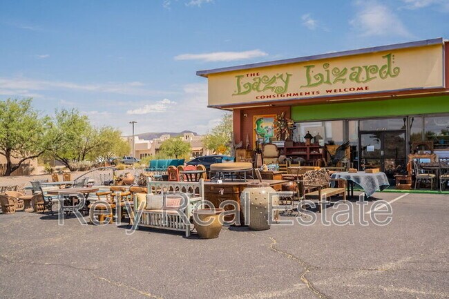 Building Photo - 6050 E Hidden Valley Dr