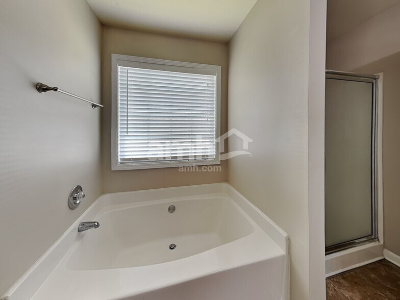 Building Photo - 5203 Catrina Way