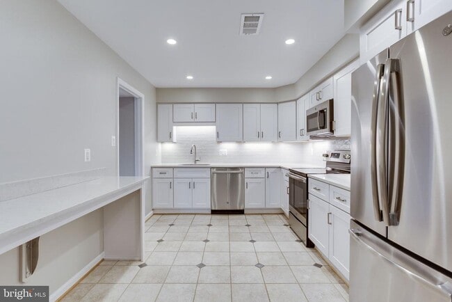 Building Photo - 2313 McGregor Ct