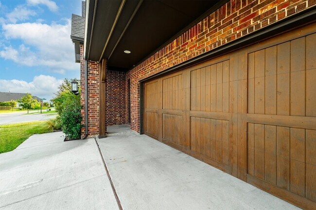 Building Photo - 764 Tallgrass Dr