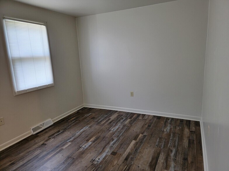 Building Photo - 680 Broad St