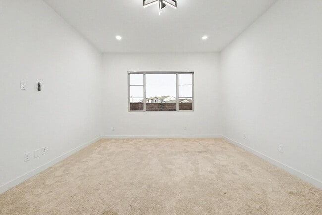Building Photo - 1277 E Tonto Dr