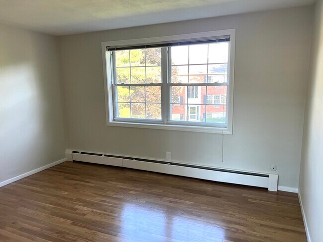 Building Photo - 4 Tara Dr