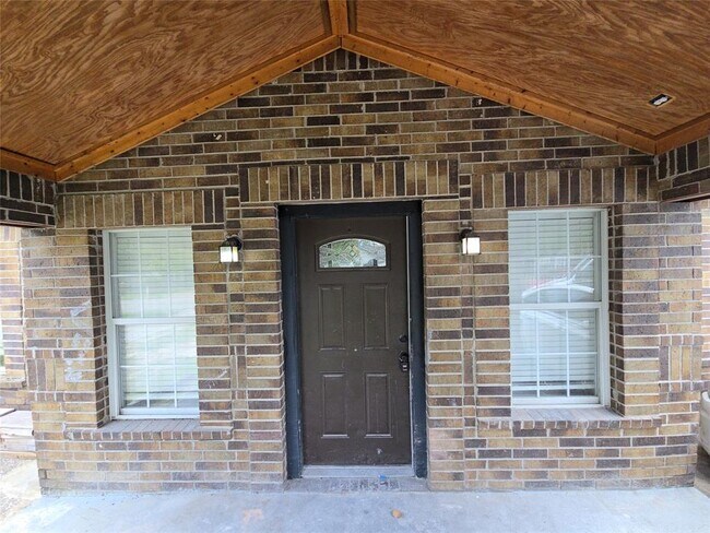 Building Photo - 9010 Linda Vista Rd