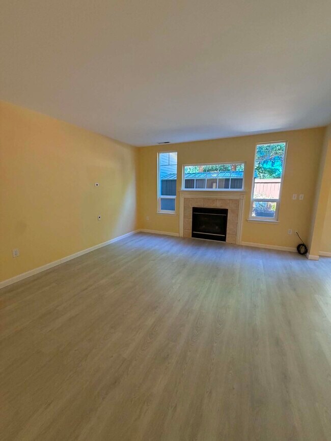 Building Photo - 6634 Millstone Ln SE