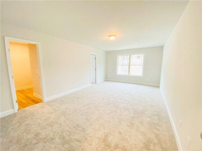 Building Photo - 1089 N Village Dr
