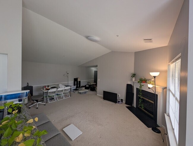 Building Photo - Condo In Manassas 2BR/2BA