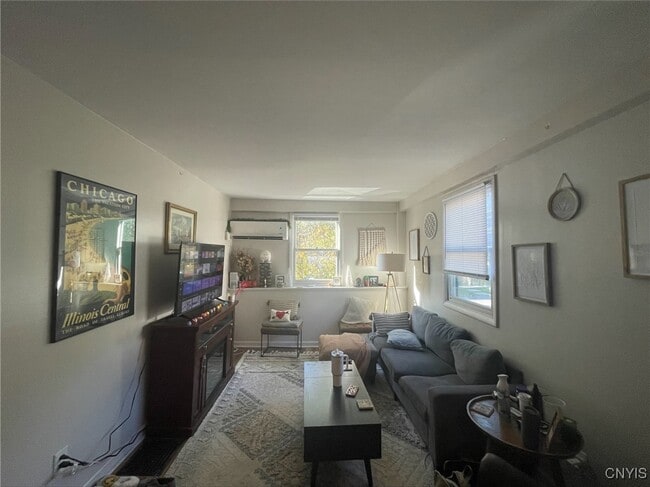 Building Photo - 60 Oswego St