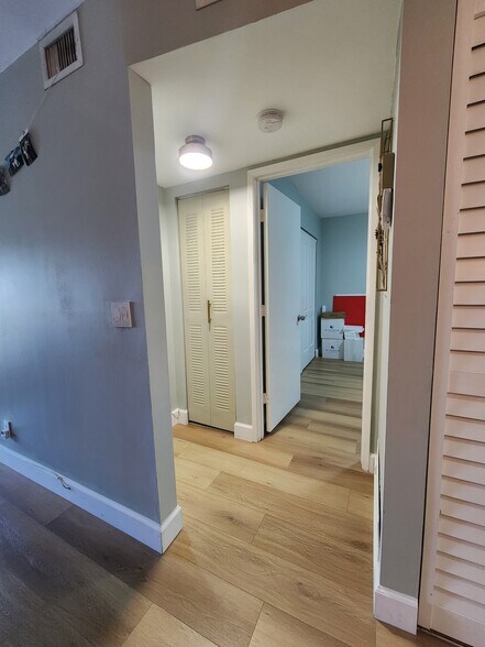 Building Photo - 2228 N Cypress Bend Dr