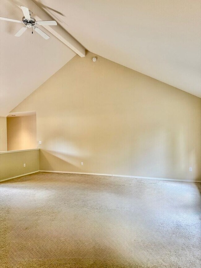 Building Photo - Spacious 3 Bed + Office | 3 Bath | 3-Car G...