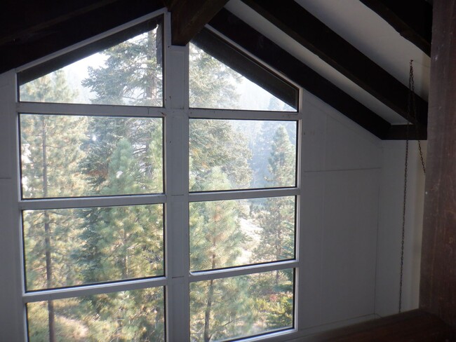 Building Photo - 3 Bedroom, dog upon approval!