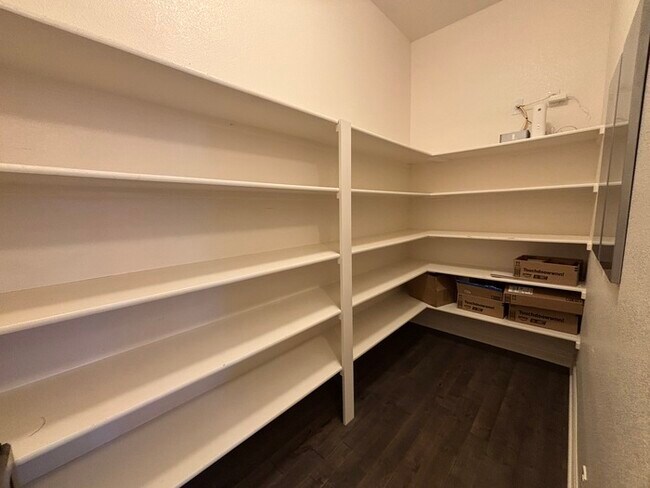 Building Photo - Modern Olathe Beauty with Covered Lanai, Loft & Main-Level Primary Suite