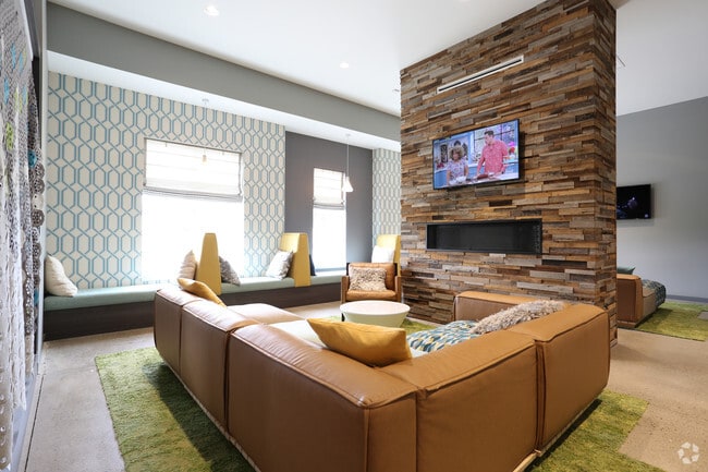 Interior Photo - Monarch 716