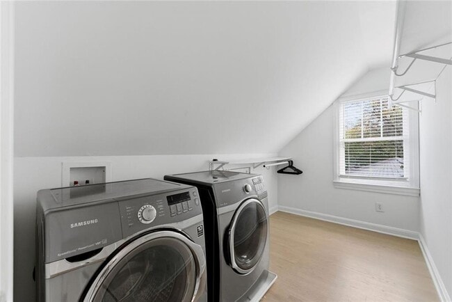 Building Photo - 302 Hascall Rd NW