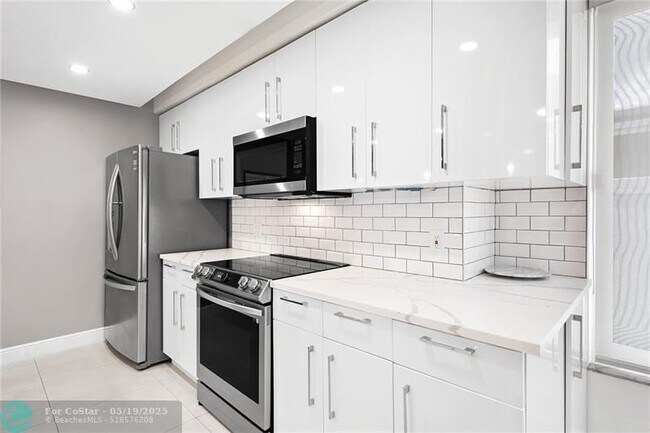 Building Photo - 2801 NE 59th St