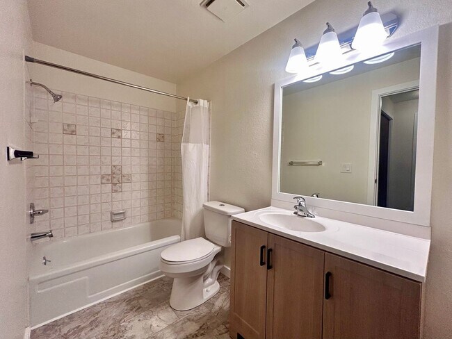 Building Photo - Charming Ground-Level 1 Bed with In-Unit Laundry