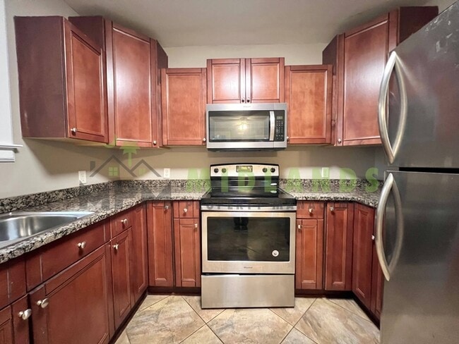 Building Photo - 2728 Holt Dr