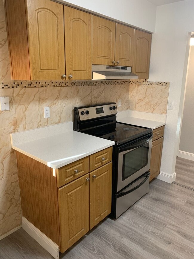 Building Photo - FOR RENT!!! SPACIOUS 3 BEDROOM 2 BATHROOM CONDO IN AVALON CONDOMIUMS...