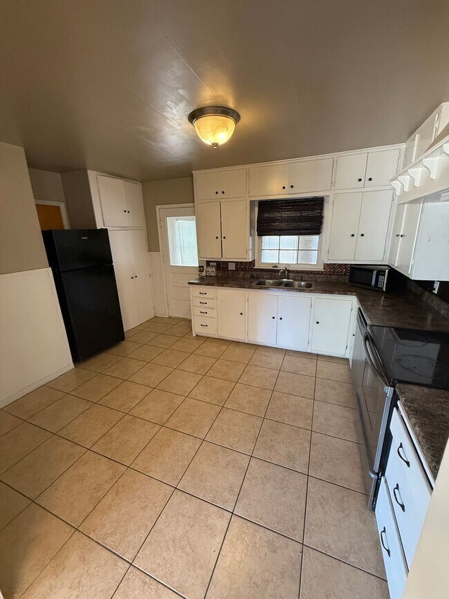 Building Photo - Pre Leasing for Fall 2026! 3/2 in Tech Terrace