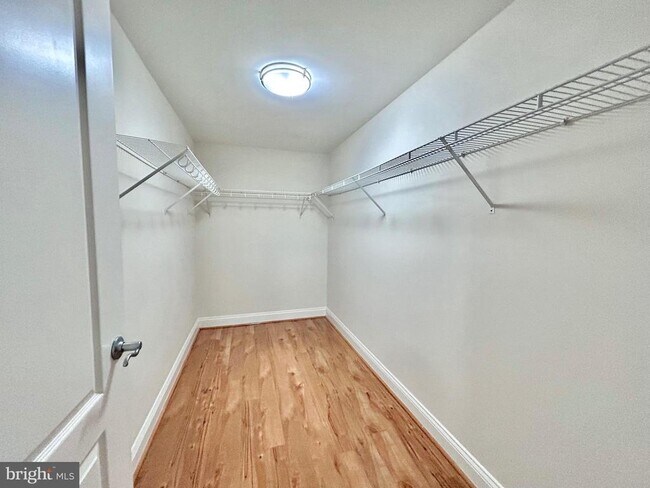 Building Photo - 525 N Fayette St