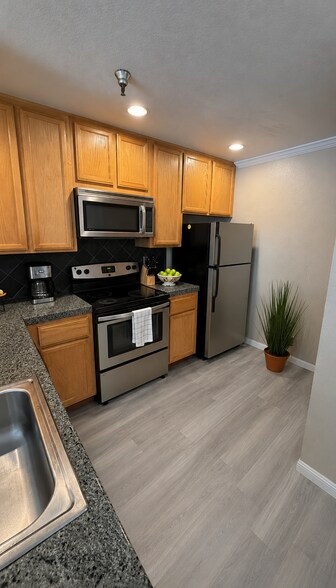 Building Photo - 1664 La Terrace Cir