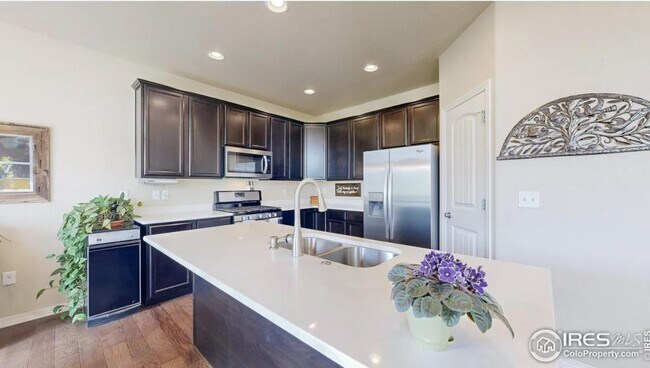 Building Photo - 532 Mount Rainier St