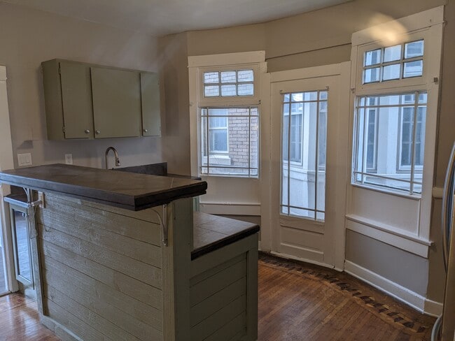 Building Photo - 506 Woodruff Place Middle Dr