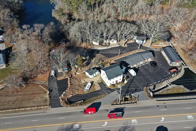 Building Photo - 825 Scenic Hwy