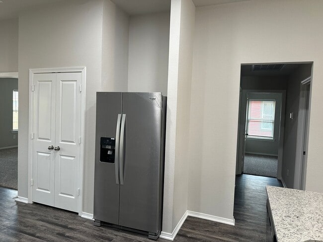 Building Photo - Navasota - NEW BUILD -3 bedrooms / 2 bath / 2 car garage with fenced in yard.