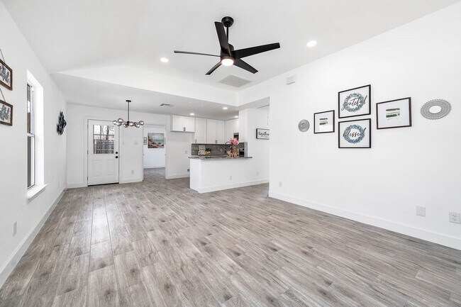 Building Photo - 5130 Riverwood Dr