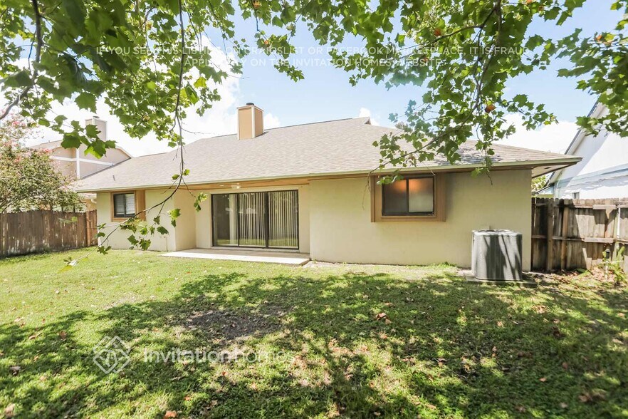 Building Photo - 524 Silvergate Loop