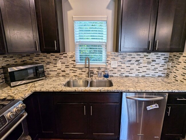 Building Photo - AVAILABLE NOW! Luxurious and Modern 3-4 Be...