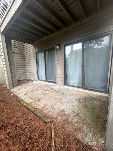 10_Front Porch - 4004 Village Creek Dr