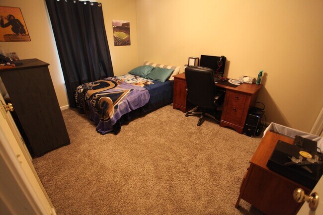 Building Photo - 3B/3B Duplex On Tiger Transit Available August 2026!