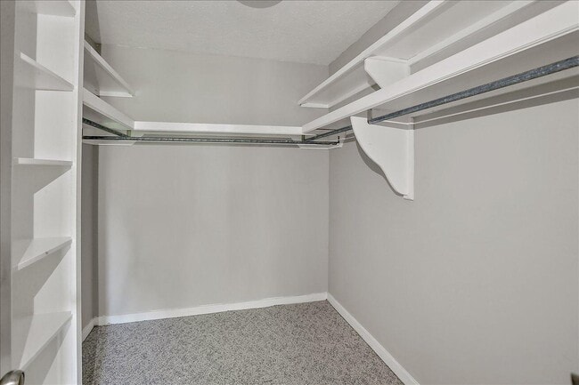 Building Photo - 14 Shore Dr