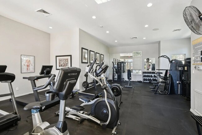 Building Photo - 13703 Richmond Park Dr N