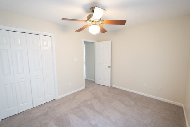Building Photo - 3 Bedroom 2 Bath Ranch in Evans
