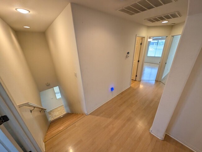 Building Photo - 7931 N Kelburn Hill St