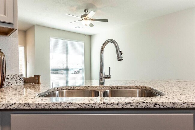 Building Photo - 8220 Tourmaline Wy