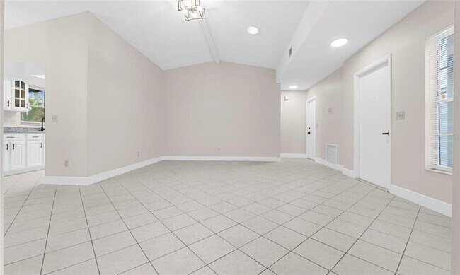 Building Photo - 14615 Daybreak Dr