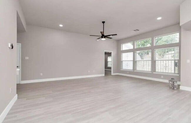 Building Photo - 3827 Flatwood Dr