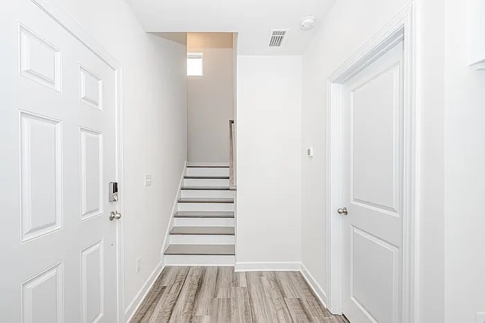 Building Photo - Room in Townhome on Bryce Ave