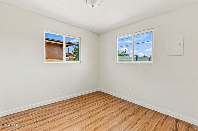 Building Photo - 10532 Goodman St