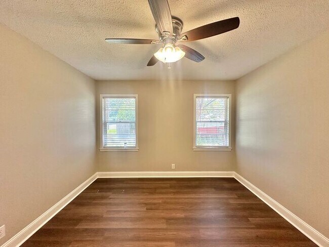 Building Photo - Newly Remodeled 4 Bedroom 2 Bath in Tyler!